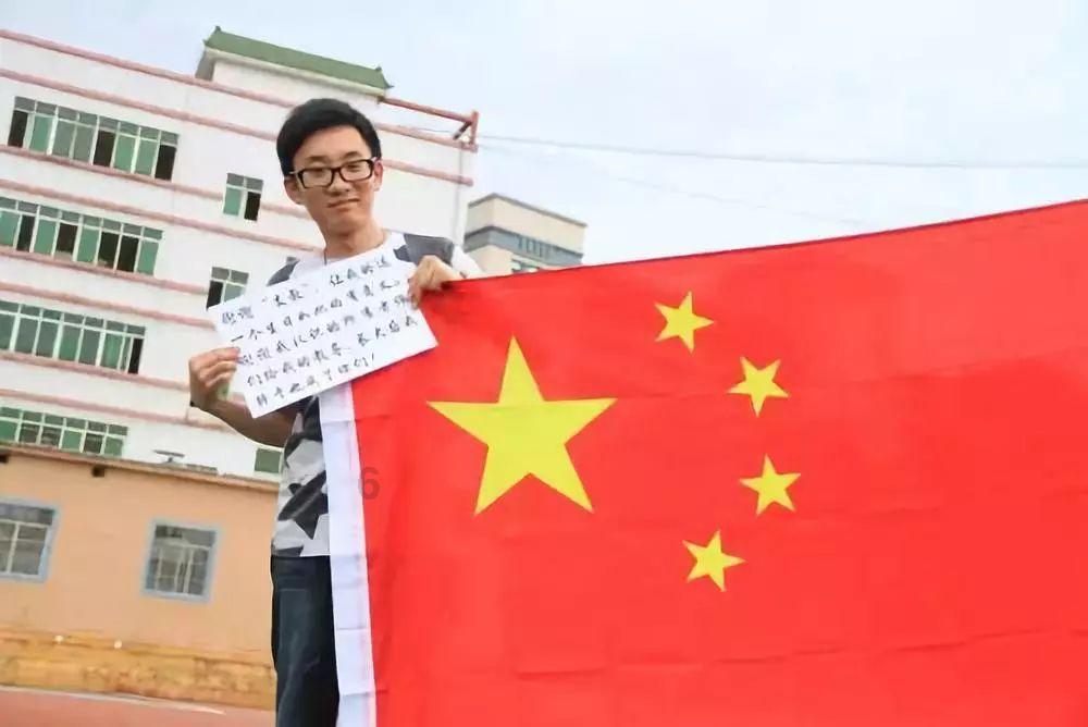 如何化出一个好看、自然的唇妆？游戏画面
